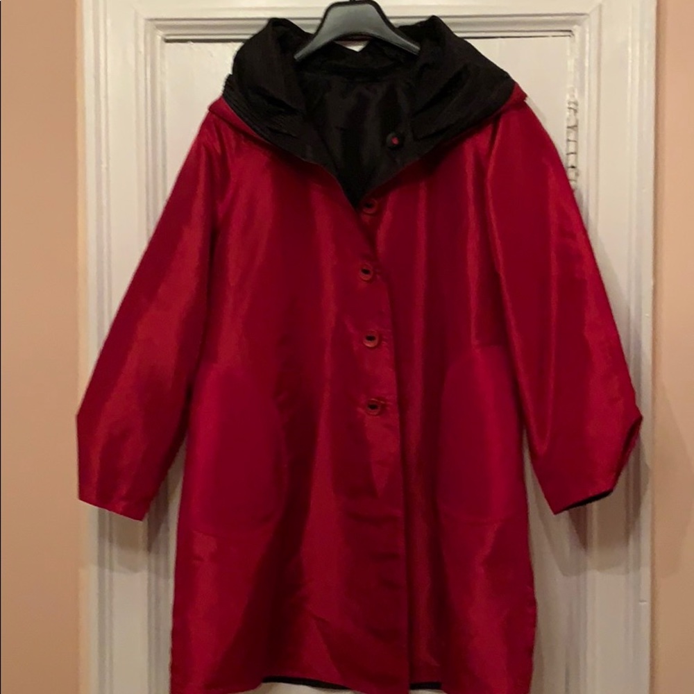 Reversible women’s raincoat/trench-coat